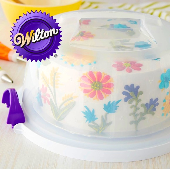Wilton Kitchen Nwt Wilton Cake Carrier And Server With Locking Lid